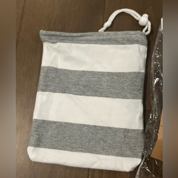 Cheeky Cherubz Nursing Coverup - Picture 3 of 5